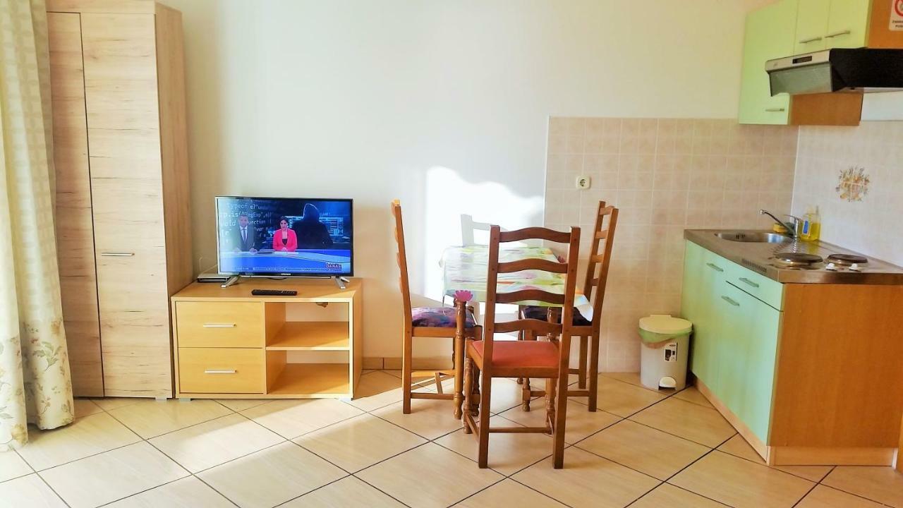 Obala Apartment & Studios Malinska Bagian luar foto