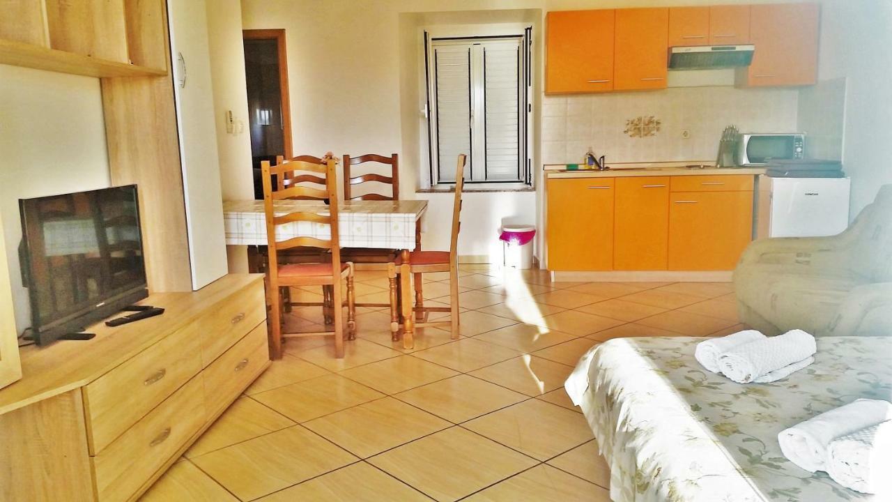 Obala Apartment & Studios Malinska Bagian luar foto