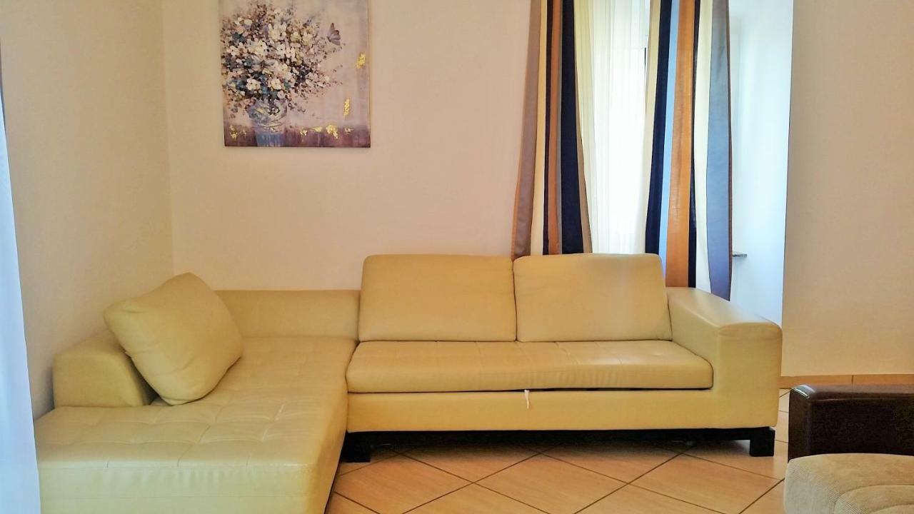 Obala Apartment & Studios Malinska Bagian luar foto