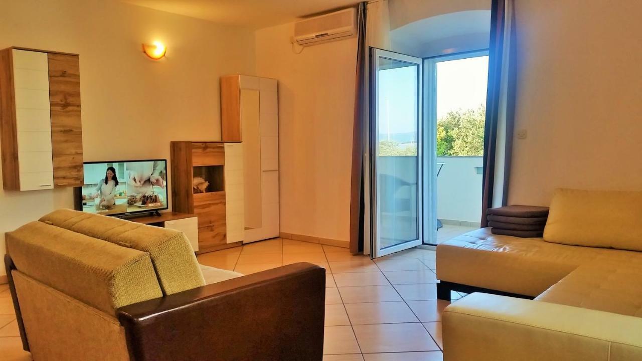 Obala Apartment & Studios Malinska Bagian luar foto
