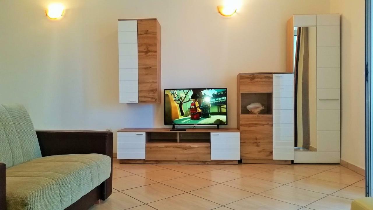 Obala Apartment & Studios Malinska Bagian luar foto