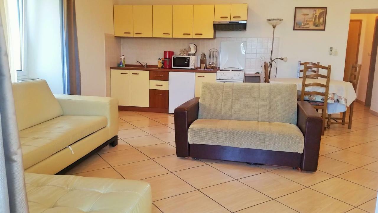 Obala Apartment & Studios Malinska Bagian luar foto