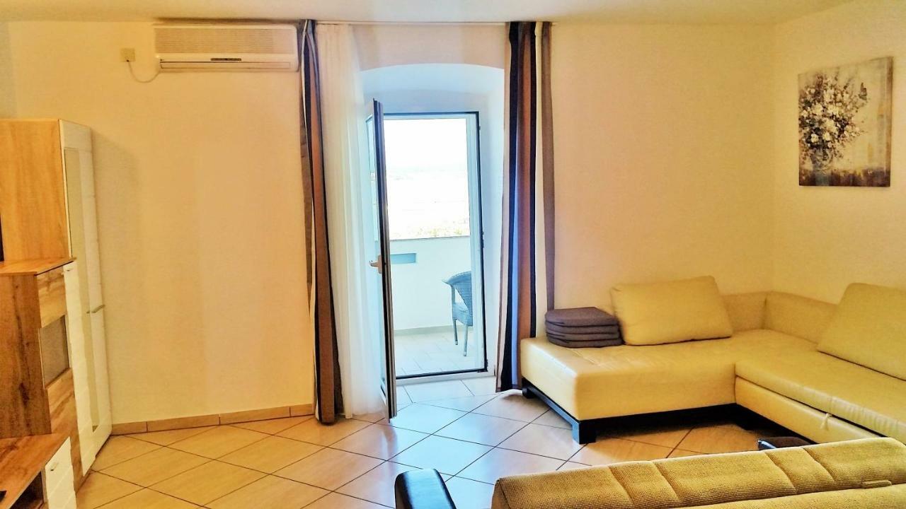 Obala Apartment & Studios Malinska Bagian luar foto