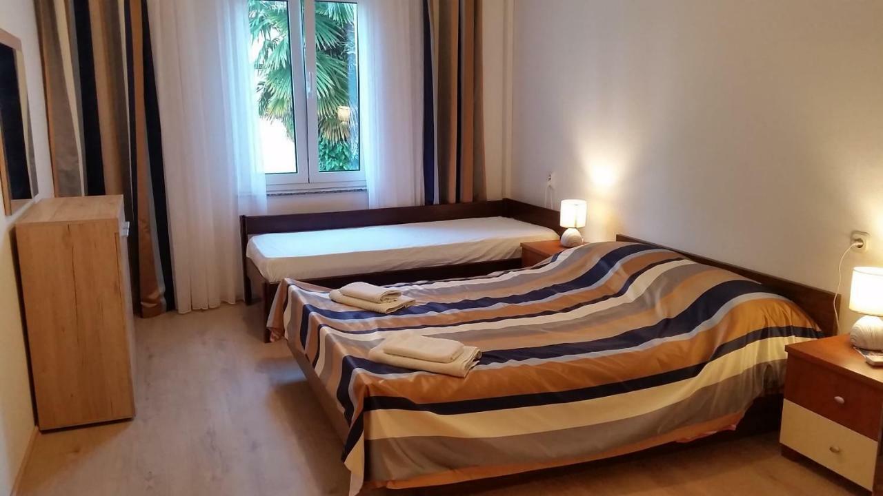 Obala Apartment & Studios Malinska Bagian luar foto